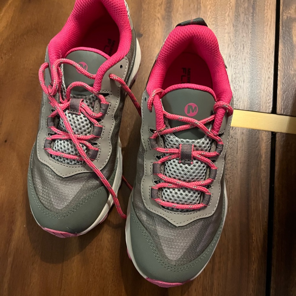 Girls Merrel Moab Gray and Pink  Shoes with Mesh Upper, waterproof- NEW
